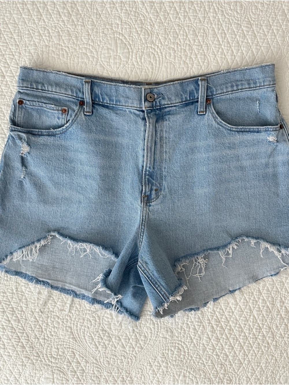 Abercrombie & Fitch 4” Mom Denim Short High Rise Curve Love 33” / 16